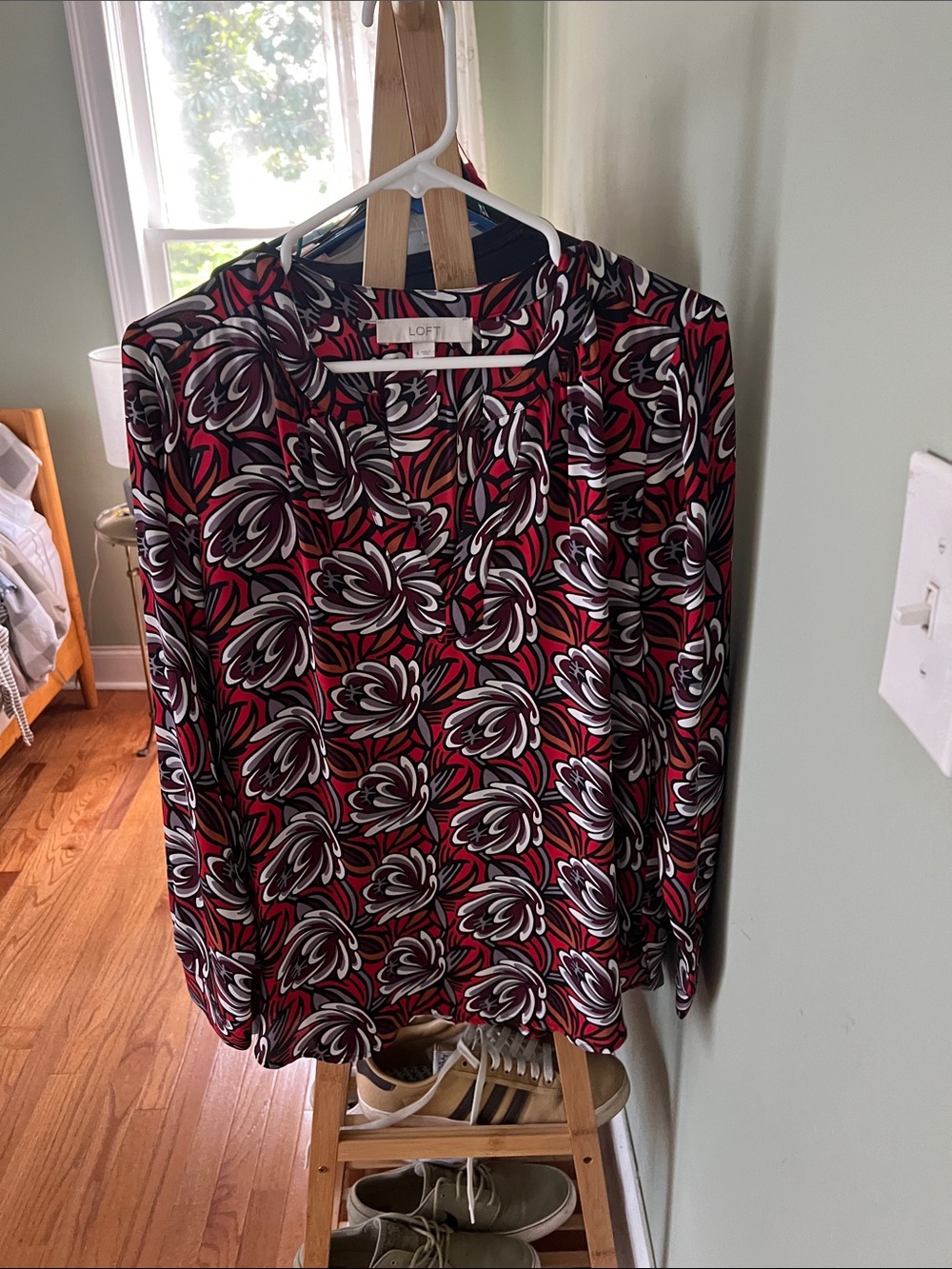 LOFT Red, Black & White Floral V-Neck Long-Sleeve Blouse